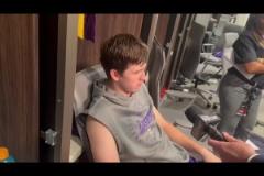 詹姆斯罕見暴粗口怒夸里夫斯：里夫斯就TM是一個殺手