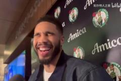 抽象！塔圖姆采訪時被逗笑，發(fā)出魔性的笑聲！