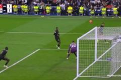 恩德里克上場(chǎng)僅2分鐘，他就以不同于其他人的方式完成了傳中