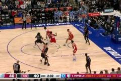 兄弟倆素質(zhì)都炸裂！阿門弟弟奧薩爾閃電飛奔回防殘暴釘帽