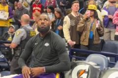 后生可畏！老詹抬眼看著SGA本賽季的場均得分在想些什么