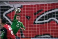 39歲的諾伊爾抬頭望去，滿眼都是自己年輕時的樣子......