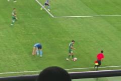 看臺實拍張玉寧蠻牛沖撞，這身體素質在中超可以橫著走啊