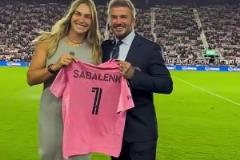 薩巴倫卡這肩膀比貝克漢姆還寬比男人還男人的存在