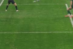 加油練級！年輕的王鈺棟想從外援身邊突破還是有些難度