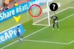 這也能進？梅西這腳零度角挑射，把對方門將都看懵了！