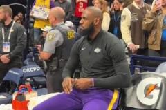 不知道詹姆斯看到亞歷山大這賽季的數據在想些什么