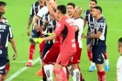 拉莫斯強(qiáng)行拉起對方后爆發(fā)沖突這脾氣還是這么火爆啊