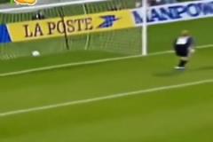 太逆天了！卡洛斯這腳超遠(yuǎn)任意球，現(xiàn)在還有球員能做到嗎？