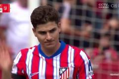 加拉格爾禁區內被犯規造點！小蜘蛛主罰點射破門扳平比分！