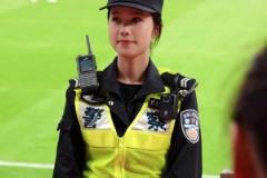 是心動的感覺！上海 “德比”大戰賽場上的警花小姐姐