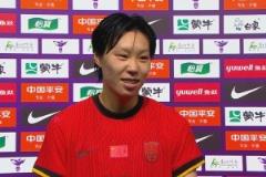 上演完美帽子戲法的女足大中鋒邵子欽接受賽后采訪十分害羞、青澀