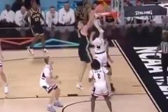 遺憾！去年NCAA決賽，扎克-埃迪面對克林根空砍37分10板