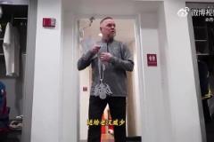 以后還能見到激情演講嗎？馬龍此前把隊內最佳防守大金鏈頒給威少