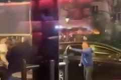 火爆！維拉球迷和巴黎球迷在街頭發生大規模沖突