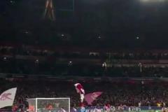 賴斯任意球再次打進！場下塔帥和任意球教練抱頭震驚