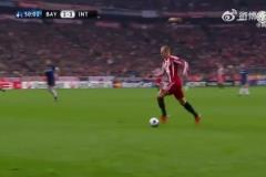 穆勒式進球！2011對國米鬼魅殺出挑射