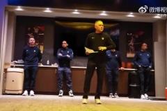 馬龍贏湖人后在更衣室訓話：最后50秒我們還落后湖人3分，但后面沒有讓他們再得分！