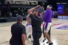 五年前一起為湖人拿下冠軍的兩人，明天要作為對手相遇了