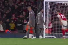 賴斯任意球絕對死角！看看姆巴佩的反應