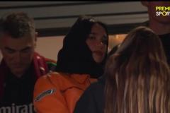 啪姐竟是阿森納球迷，現場觀戰阿森納vs皇馬穿著十分保守