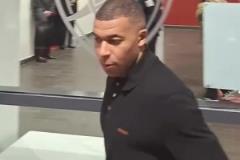 賽后皇馬四巨頭離場時情緒低落，不過均表示回到伯納烏能完成翻盤