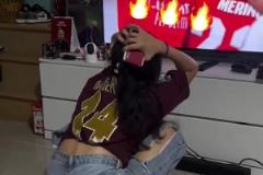 激動壞了！阿森納3-0皇馬，女槍迷在電視機前瘋狂慶祝
