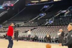 標準鏡準備好了！小卡賽前翻身中距離彈無虛發！