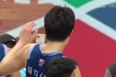 博格丹最興奮，最后那個阿祖助攻三分，頂人投成就第十個助攻