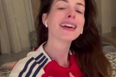 大勝皇馬！女神安妮-海瑟薇穿阿森納球衣高唱槍手新隊歌