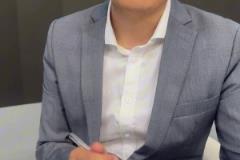 解說(shuō)員：伊萬(wàn)先生，別琢磨了，招李源一吧！