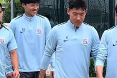 斯盧茨基賽前訓(xùn)練前指導(dǎo)特謝拉，高天意擔(dān)任首發(fā)擔(dān)起進(jìn)攻重任