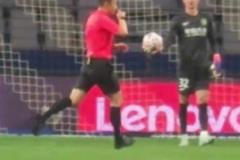 申花女球迷大喊：傅明，黃牌！