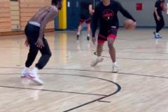 阿門、伊森、小史密斯三人在訓練中玩了一波1v1