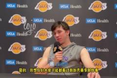 小里：以前我是科密詹黑，但我還是雙向合同時老詹就接納我了，還幫我成長進步