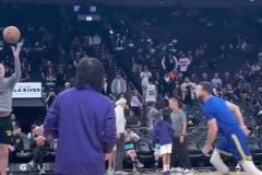 賽前就扣一扣吧！庫里的熱身還是那么有意思！