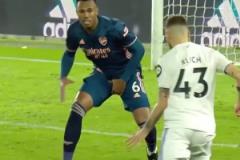 用最男人的方式解圍，真正值得敬佩！