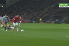 送禮不收！烏迪內(nèi)斯后衛(wèi)停球送大禮！賴(lài)因德斯單刀打門(mén)太正被撲出