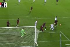 巴薩右路防守被打穿！阿爾蒂禁區內推射被什琴斯尼神勇撲出！