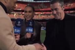 老友相見(jiàn)！亨利好久沒(méi)見(jiàn)到皮雷了，最有默契的一對(duì)法國(guó)雙槍將