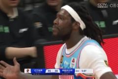 雙刃劍！哈雷爾旱地拔蔥補扣 緊接著回防危險動作吃到違體