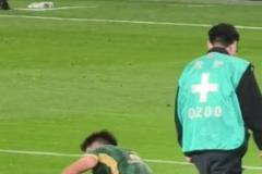 現場的申花球迷：浙江隊球員多次上演醫學奇跡