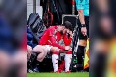 絕望了！B費(fèi)被換下在場邊失望扶額，賽后稱丟球全是己方失誤