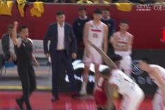 十分生氣！！！杜鋒不滿隊員表現 在場邊激動開麥爆粗