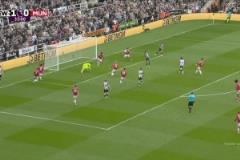 巴因德爾立功！撲出了伊薩克幾乎可以說是必進(jìn)的球