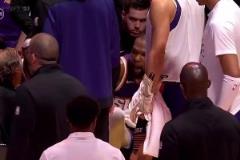 因與球星矛盾下課？？杜蘭特此前暫停時暴起，對教練布登大聲喊話