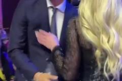 身材姣好！薩格斯的女友海莉被芝加哥天空選中！兩人接吻慶祝