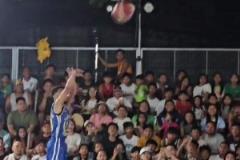 菲律賓野球場驚現詹庫連線 這兩下庫里還真來不了