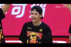 機器人級別的靜態身體！近距離看小卡的賽前熱身！