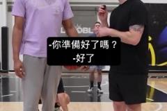 麥迪挑戰(zhàn)邊投籃邊猜 NBA 球員，投籃答題都很準